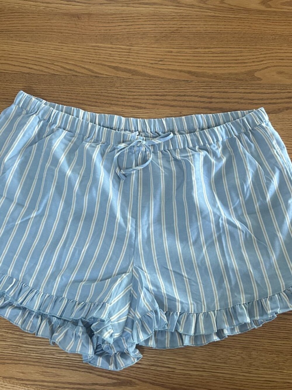 Torrid Lovesick drawstring ruffle hem short size 1 (14-16)